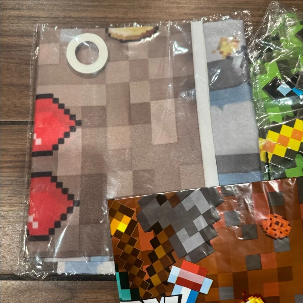 MINECRAFT Pixelated Birthday Party Supplies Set
